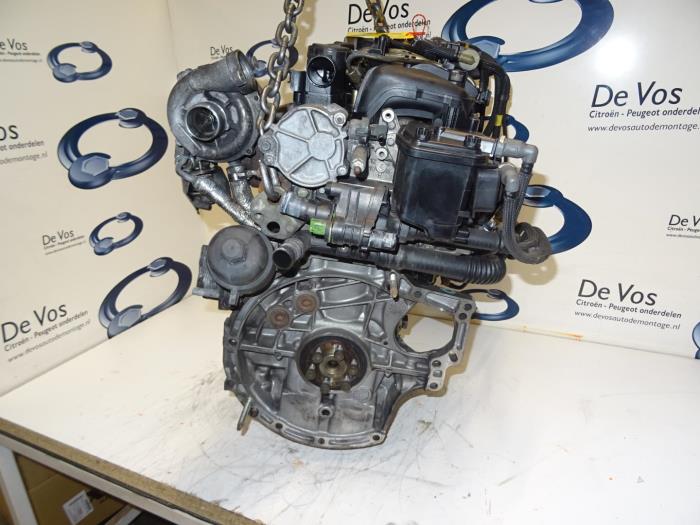 Motor van een Peugeot 307 SW (3H) 1.6 HDiF 110 16V 2005