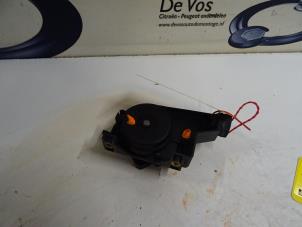 Używane Czujnik polozenia pedalu gazu Peugeot 406 Coupé (8C) 2.2 16V Cena € 55,00 Procedura marży oferowane przez De Vos Autodemontagebedrijf