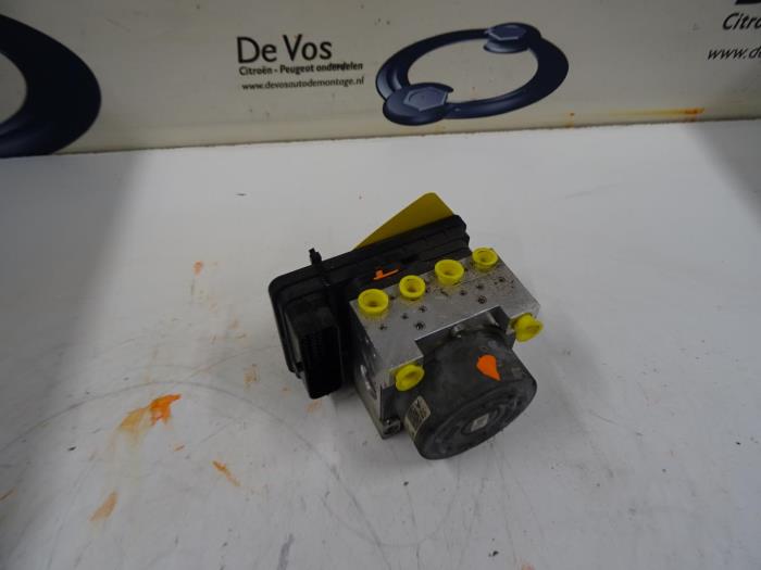 ABS pump from a Peugeot 2008 2013
