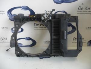Used Cooling fan housing Peugeot 407 (6D) 2.0 HDiF 16V Price € 35,00 Margin scheme offered by De Vos Autodemontagebedrijf