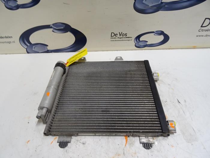 Begagnade AC-radiator Peugeot 107 1.0 12V Pris € 70,00 Marginaltabell erbjuds av De Vos Onderdelen