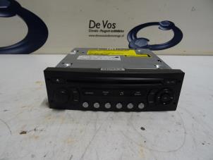 Used Radio CD player Peugeot 307 (3A/C/D) 1.4 16V Price € 50,00 Margin scheme offered by De Vos Autodemontagebedrijf