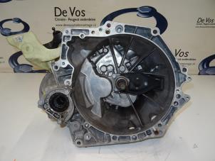 Usados Caja de cambios Peugeot 208 Precio € 750,00 Norma de margen ofrecido por De Vos Autodemontagebedrijf