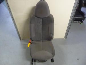 Używane Fotel lewy Peugeot 107 1.0 12V Cena € 135,00 Procedura marży oferowane przez De Vos Autodemontagebedrijf