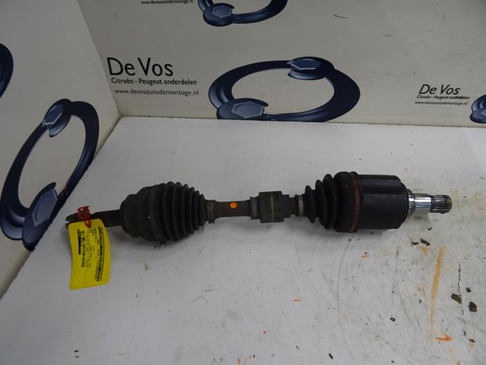 Front drive shaft, left from a Peugeot 4007 2012