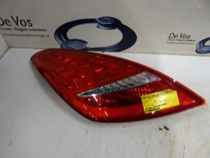 Gebrauchte Rücklicht links Peugeot RCZ Preis € 250,00 Margenregelung angeboten von De Vos Autodemontagebedrijf