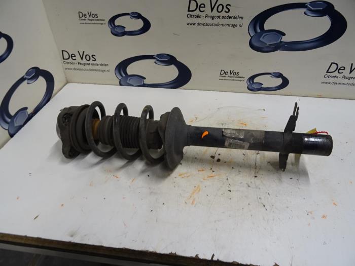 Front shock absorber rod, left from a Peugeot Boxer 2016