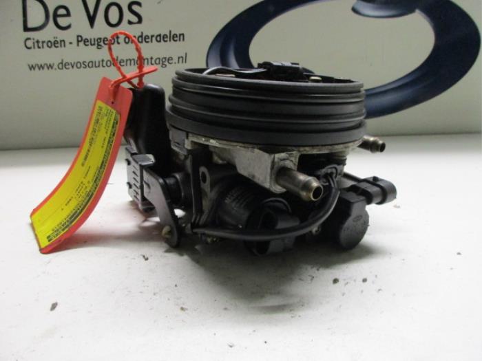 Gebrauchte Einspritzgehäuse Peugeot 306 (7A/C/S) 1.4 XN,XR,XA,XRA Preis € 70,00 Margenregelung angeboten von De Vos Onderdelen