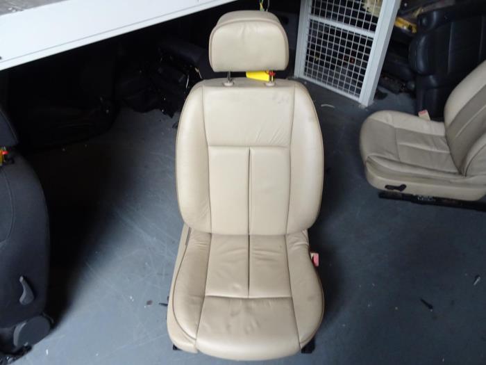 Używane Fotel prawy Peugeot 607 (9D/U) 2.2 HDi 16V FAP Cena € 160,00 Procedura marży oferowane przez De Vos Onderdelen
