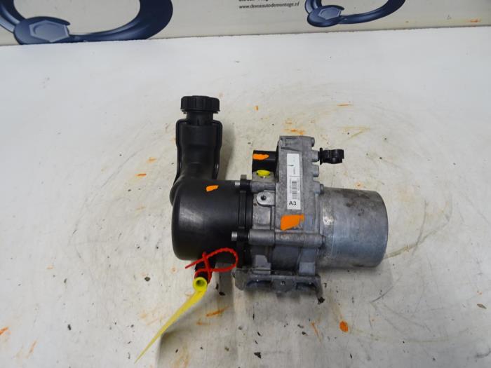 Used Power steering pump Peugeot 508 Price € 250,00 Margin scheme offered by De Vos Onderdelen