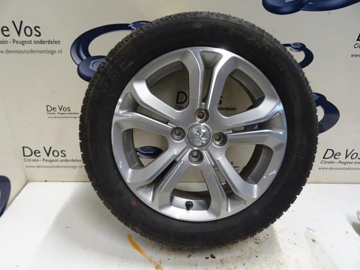 Wheel + tyre from a Peugeot 208 2013
