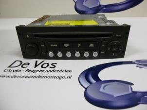 Usados Reproductor de CD y radio Fiat Scudo (270) 2.0 D Multijet Precio € 50,00 Norma de margen ofrecido por De Vos Autodemontagebedrijf