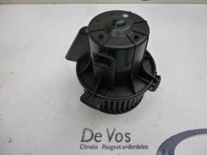 Usados Motor de ventilador de calefactor Peugeot 307 (3A/C/D) 1.6 16V Precio € 55,00 Norma de margen ofrecido por De Vos Autodemontagebedrijf