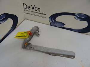 Używane Zawias pokrywy silnika Citroen DS5 Cena € 35,00 Procedura marży oferowane przez De Vos Autodemontagebedrijf
