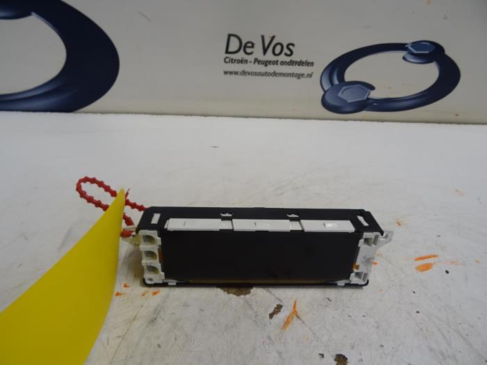 Begagnade Innerdisplay Peugeot 207/207+ (WA/WC/WM) 1.6 16V VTRi Pris € 70,00 Marginaltabell erbjuds av De Vos Onderdelen