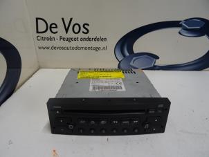 Usados Reproductor de CD y radio Peugeot 807 2.2 16V Precio € 50,00 Norma de margen ofrecido por De Vos Autodemontagebedrijf
