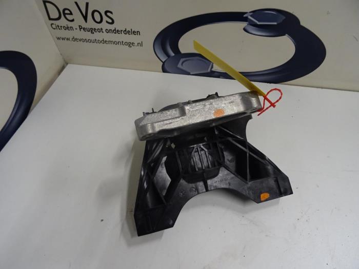 Used Engine mount Peugeot 3008 Price € 80,00 Margin scheme offered by De Vos Onderdelen