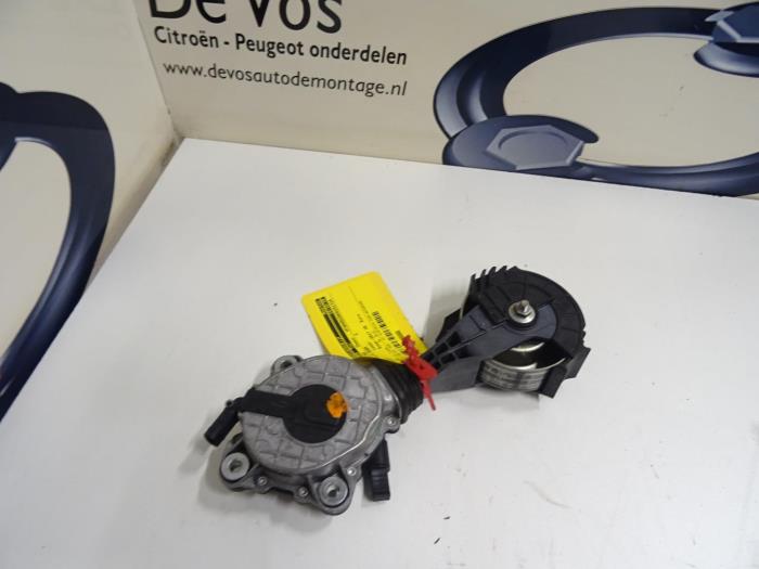 Usados Rodillo tensor correa múltiple Peugeot 3008 Precio € 55,00 Norma de margen ofrecido por De Vos Onderdelen