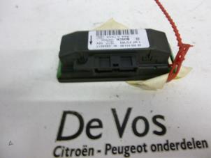 Used Rain sensor Peugeot 605 (6B) 2.4 SRDT,SVDT 12V Price € 35,00 Margin scheme offered by De Vos Autodemontagebedrijf