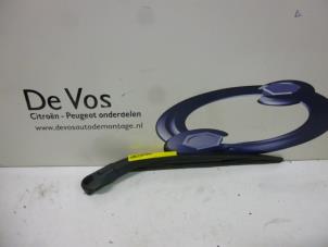 Used Rear wiper arm Peugeot 206 Price € 5,00 Margin scheme offered by De Vos Autodemontagebedrijf
