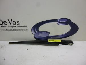 Gebrauchte Scheibenwischerarm hinten Peugeot 207 Preis € 5,00 Margenregelung angeboten von De Vos Autodemontagebedrijf