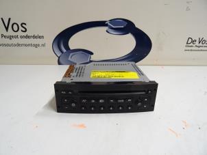 Used Radio CD player Peugeot 1007 (KM) 1.6 GTI,Gentry 16V Price € 50,00 Margin scheme offered by De Vos Autodemontagebedrijf