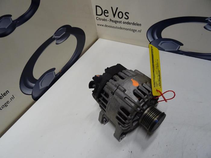 Usagé Dynamo Peugeot 2008 (CU) 1.2 12V e-THP PureTech 110 Prix € 100,00 Règlement à la marge proposé par De Vos Onderdelen