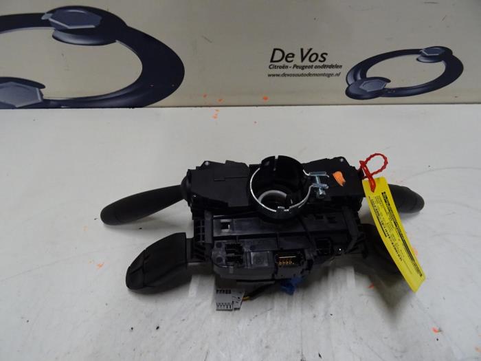 Steering column stalk from a Peugeot 5008 2012