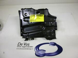 Używane Pojemnik na akumulator Citroen C1 1.0 12V Cena € 20,00 Procedura marży oferowane przez De Vos Autodemontagebedrijf