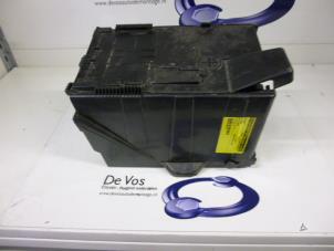 Usagé Boîtier de batterie Citroen C4 Picasso (UD/UE/UF) 2.0 16V Autom. Prix € 20,00 Règlement à la marge proposé par De Vos Autodemontagebedrijf