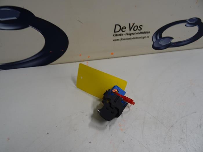 Peugeot 3008 Parking brake switches stock Peugeot 3008 Parking brake switches stock