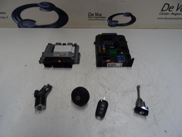 Used Engine management computer Peugeot 208 Price € 350,00 Margin scheme offered by De Vos Onderdelen