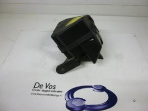 Used Relay holder Peugeot 206 CC (2D) 2.0 16V Price € 10,00 Margin scheme offered by De Vos Autodemontagebedrijf