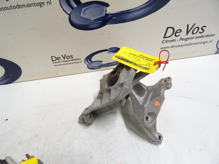 Used Engine mount Peugeot Expert (V1/VA/VB/VE/VF/VT/VY) 2.0 Blue HDi 120 16V Price € 70,00 Margin scheme offered by De Vos Onderdelen