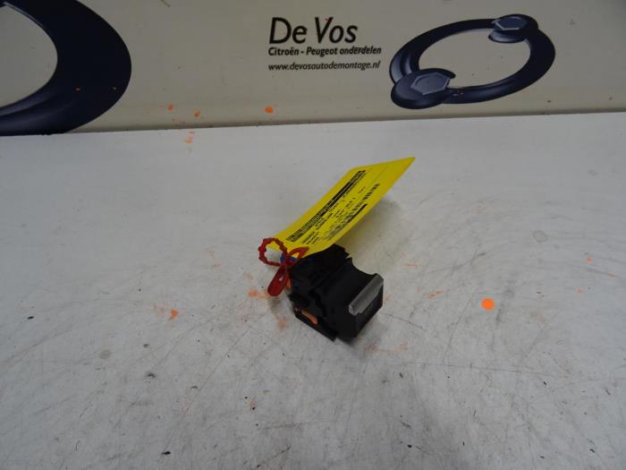 Peugeot 3008 Parking brake switches stock