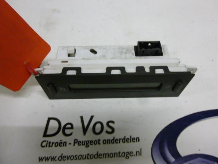 Begagnade Innerdisplay Citroen C2 (JM) 1.4 HDI Pris € 45,00 Marginaltabell erbjuds av De Vos Onderdelen