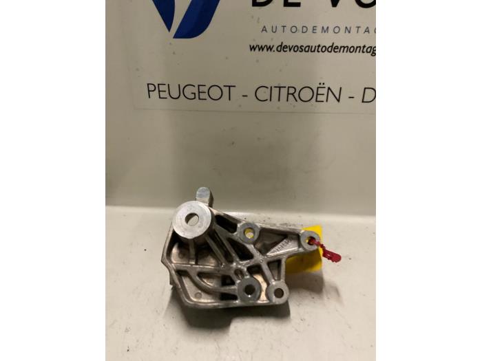 Engine mount from a Peugeot 407 2008