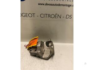 Engine mount from a Peugeot 407 2008