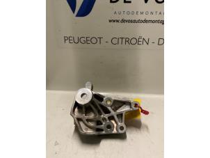 Engine mount from a Peugeot 407 2008