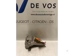 Engine mount from a Peugeot 407 2008