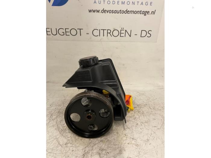 Usagé Pompe de direction Peugeot 206 (2A/C/H/J/S) 1.9 D Prix € 80,00 Règlement à la marge proposé par De Vos Onderdelen