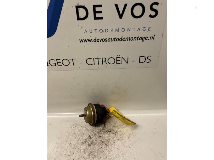 Used Engine mount Peugeot 306 Break (7E) 1.6i XR,XT,ST Price € 25,00 Margin scheme offered by De Vos Onderdelen