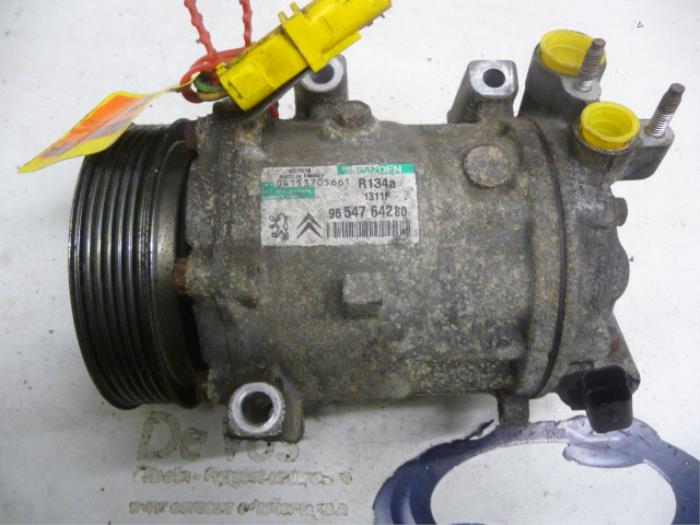 Usagé Pompe clim Citroen C5 II Berline (RC) 2.2 HDiF 16V 173 DPFS Prix € 160,00 Règlement à la marge proposé par De Vos Onderdelen