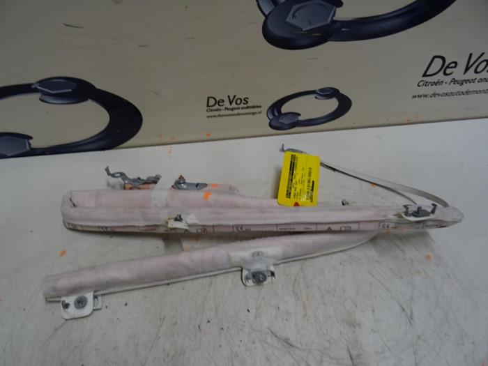 Używane Kurtyna Citroen C3 Aircross I (2C/2R) 1.2 e-THP PureTech 110 Cena € 200,00 Procedura marży oferowane przez De Vos Onderdelen