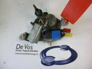 Używane Silnik wycieraczki tylnej Peugeot 306 (7A/C/S) 1.4 XN,XR,XA,XRA Cena € 35,00 Procedura marży oferowane przez De Vos Autodemontagebedrijf