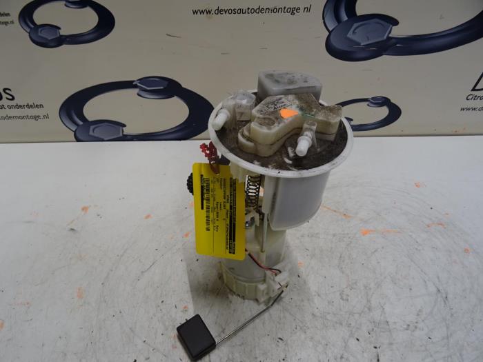 Usagé Pompe à carburant Peugeot 107 1.0 12V Prix € 55,00 Règlement à la marge proposé par De Vos Onderdelen