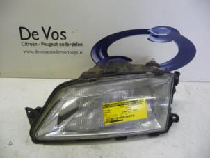 Używane Reflektor lewy Peugeot 306 (7A/C/S) 1.1i XN,XA Cena € 35,00 Procedura marży oferowane przez De Vos Autodemontagebedrijf