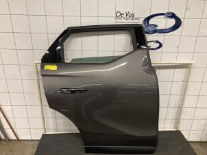 Begagnade Bakdörr, 4-dörrars, höger DS Automobiles DS 3/Crossback (UC/UJ/UR) 1.2 12V PureTech 130 Pris € 450,00 Marginaltabell erbjuds av De Vos Onderdelen