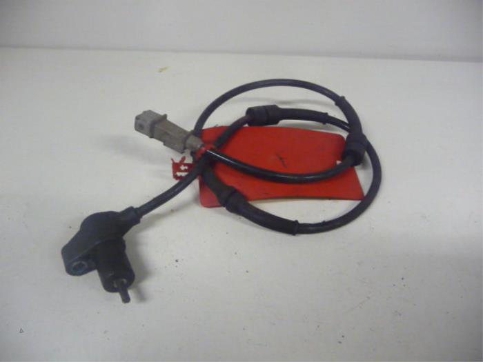 Begagnade ABS-sensor Peugeot 406 Pris € 25,00 Marginaltabell erbjuds av De Vos Onderdelen