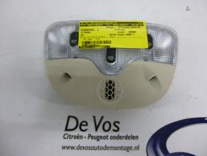 Usagé Eclairage de plafonnier Citroen C6 (TD) 2.7 HDiF V6 24V Prix € 35,00 Règlement à la marge proposé par De Vos Autodemontagebedrijf